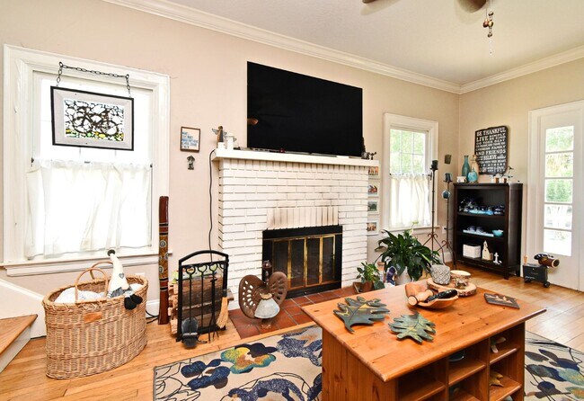 Building Photo - Renovated Home in the Heart of Orlando's M...