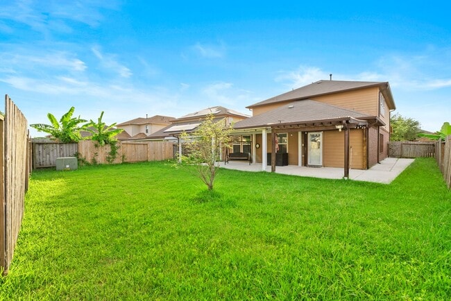 Building Photo - Comfort and Convenience in This Bay Colony Pointe Beauty