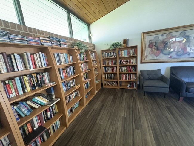 Building Photo - 30 Spring Dr