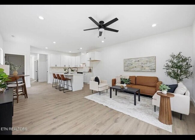 Building Photo - 3429 Garden Dr