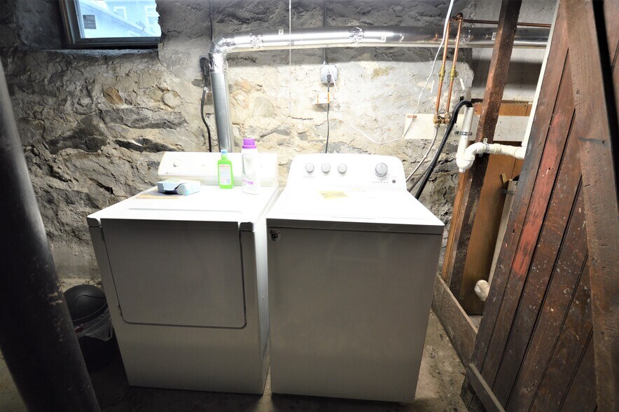 Building Photo - 12 Matchett St