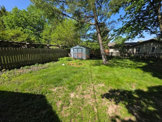 Building Photo - Cozy 3 BR Home Close to Campus and the Res...