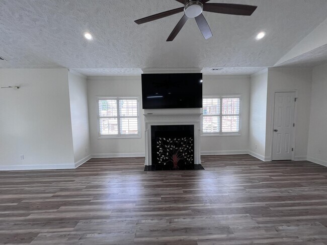 Building Photo - 812 Sage Creek Ln