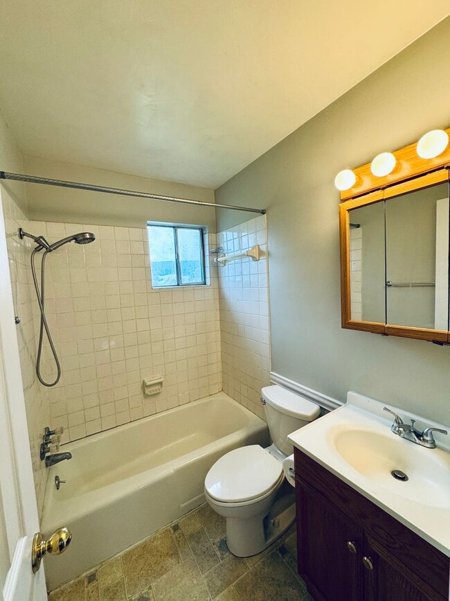 Building Photo - Charming 2 Bedroom Townhouse in New Market