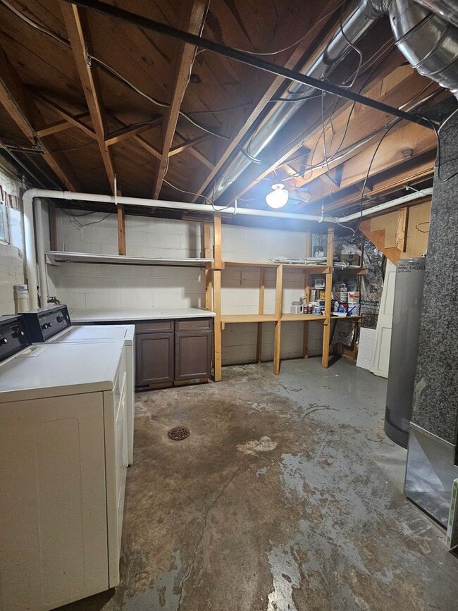 Building Photo - 4 BED | 2 BATH | SINGLE-FAMILY HOME | NORT...