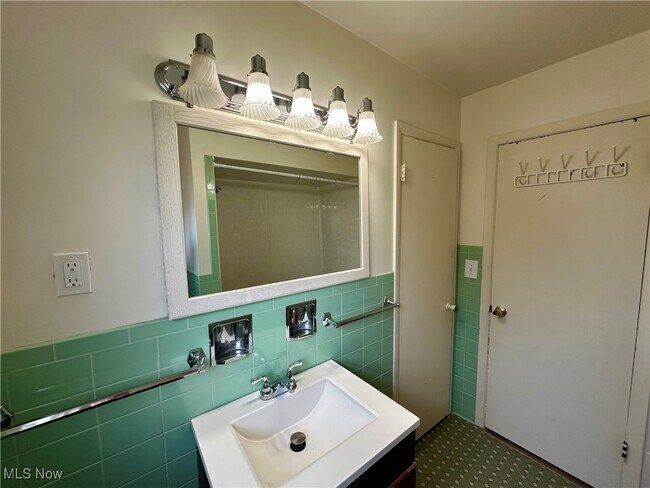 Building Photo - 114 Greencrest Terrace