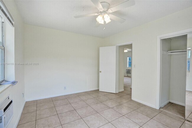 Building Photo - 403 SW 11th Ct