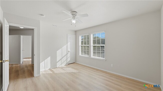 Building Photo - 821 Benning St