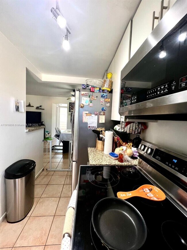 Building Photo - 270 Layne Blvd