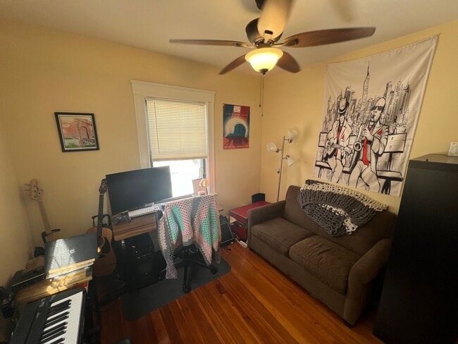 Building Photo - 9/1 Renovated 4BR/2BA with laundry in unit, AC near Porter/Harvard!