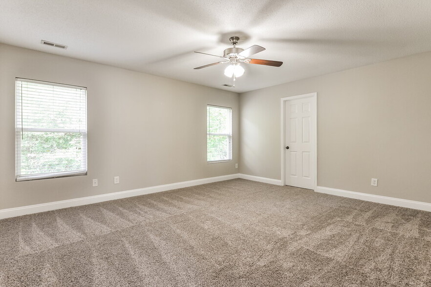 Building Photo - 133 Smart Ct