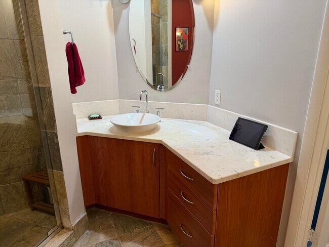 Building Photo - 2609 NE 14th Ave