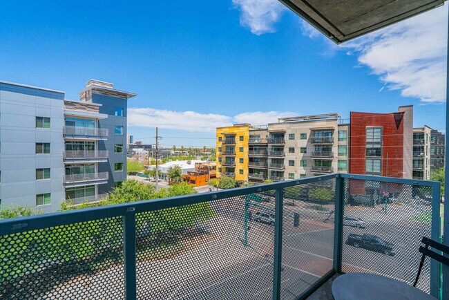 Building Photo - 333 E Roosevelt St