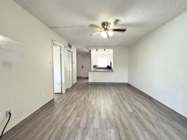 Building Photo - 6507 Winfield Blvd