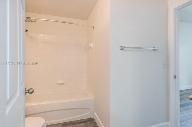 Building Photo - 533 NE 3rd Ave