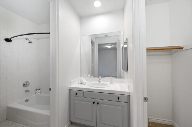 Building Photo - Gorgeous Estate Home In Encinitas Ranch