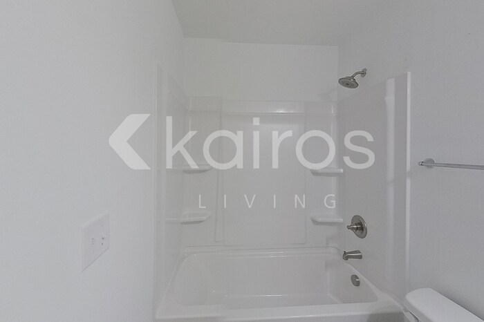 Building Photo - 306 Silver Maple Ln