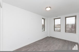 Building Photo - 941 W Winona St