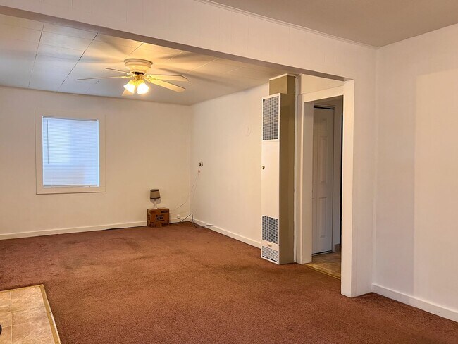 Building Photo - OWN961