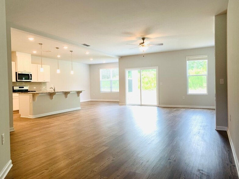 Building Photo - 134 Green Love Ln