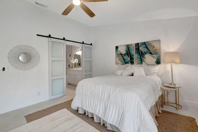 Building Photo - 15465 Lake Magnolia Pl