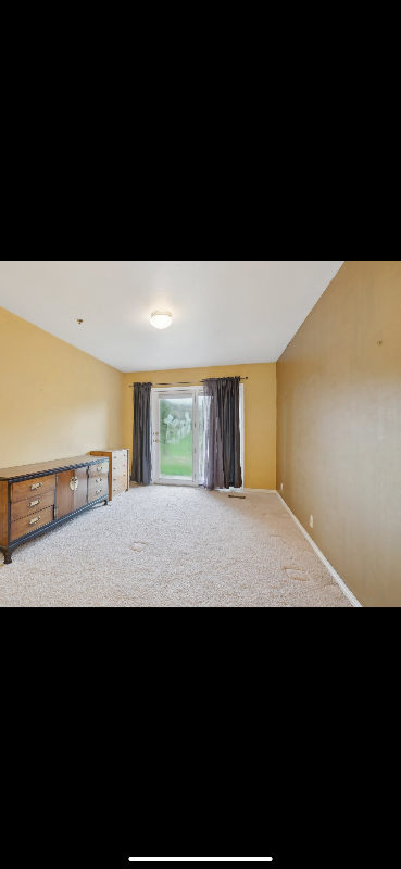 Building Photo - 984 Uri Ln