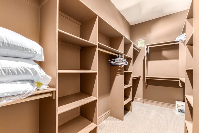 Stunning 3 bedroom, 2.5 bathroom home for lease in beautiful Rio Verde! - 26446 N Avenida del Ray