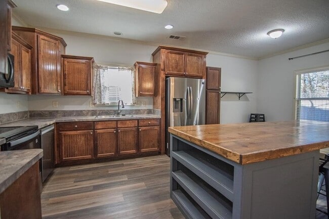 Building Photo - 1907 Westminster Dr