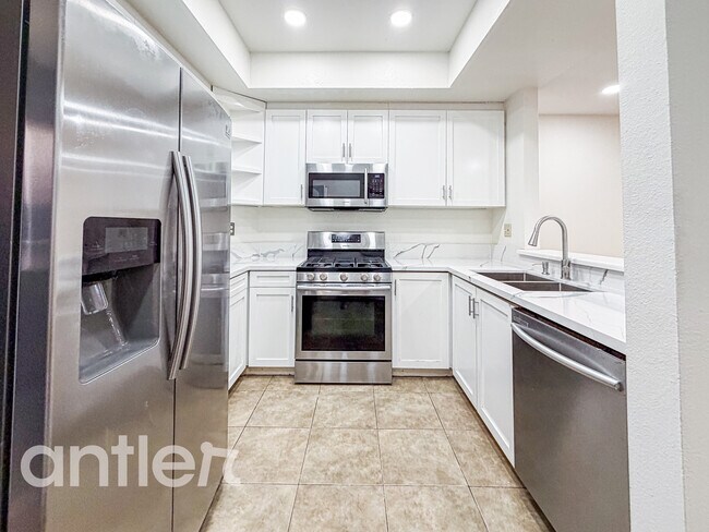 Building Photo - 11933 Goshen Ave