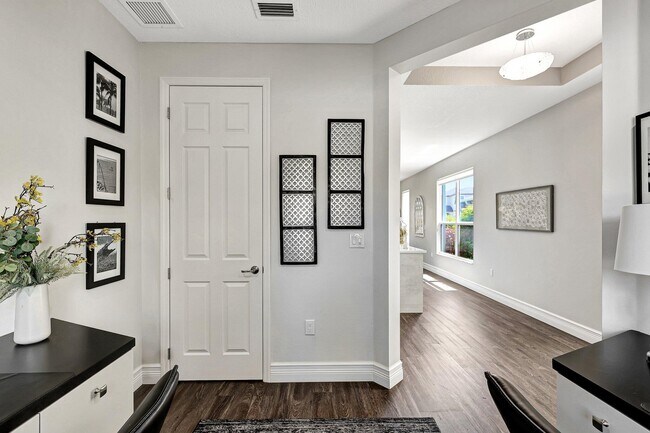 Building Photo - 10295 SW Indian Lilac Trail