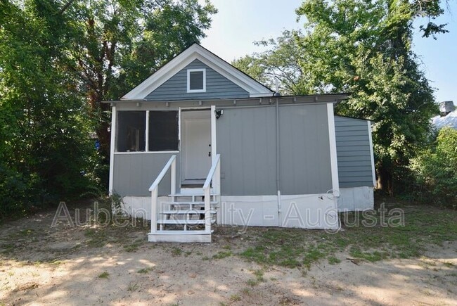 Building Photo - 2058 Battle Row