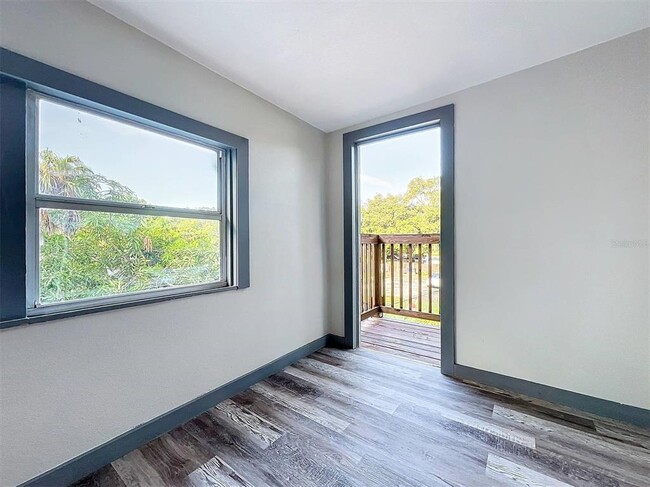 Building Photo - 210 15th St E