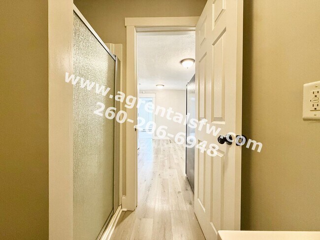Building Photo - 912 3rd St