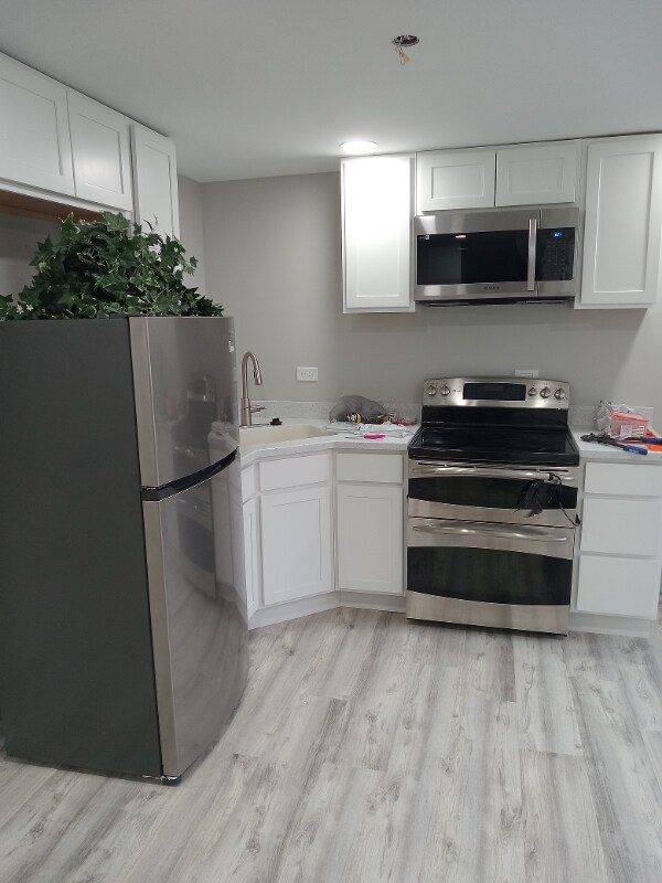 Building Photo - 609 S Avon Ct