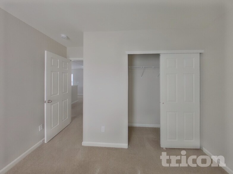 Building Photo - 11019 Kinnairds St