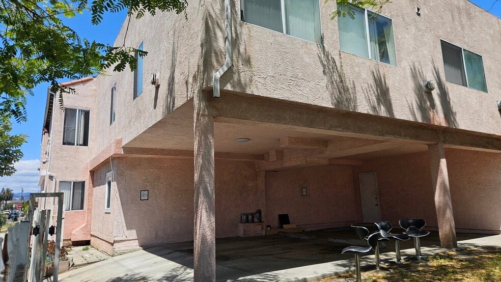 Building Photo - 1750 S Longwood Ave