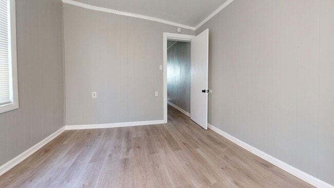 Building Photo - 705 Edgemore Rd