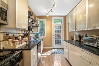 Building Photo - 3150 Linwood Ave