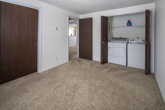 Building Photo - 132 Sunset Dr Greybull Apartments