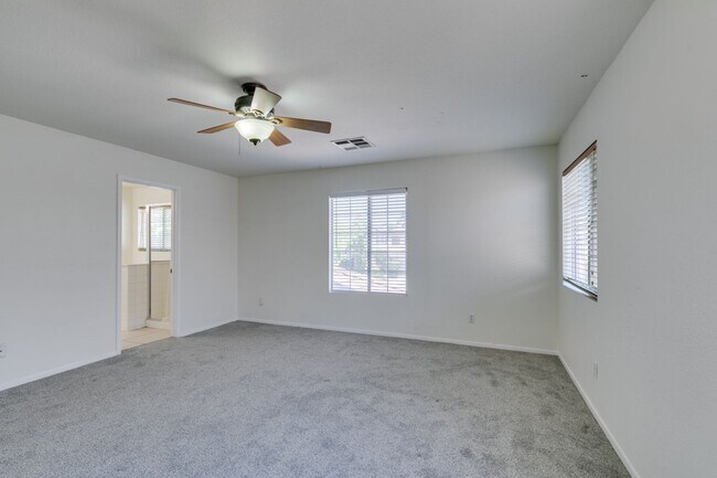 Building Photo - Spacious 4 Bedroom 2.5 Bathroom Home with Covered Patio & Large Backyard