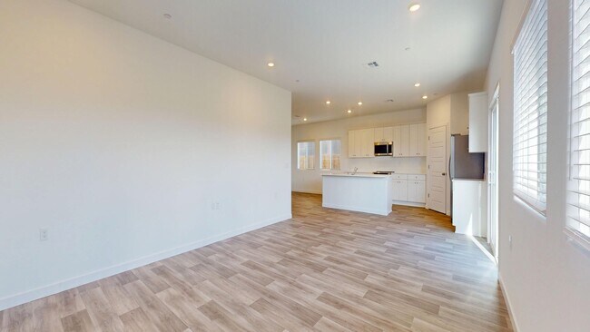 Building Photo - 3231 Carambola Ave