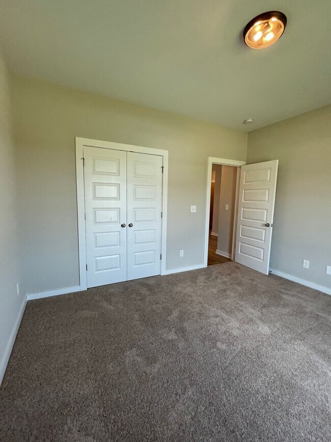 Building Photo - Home for Rent in Meridianville, AL!!! Avai...