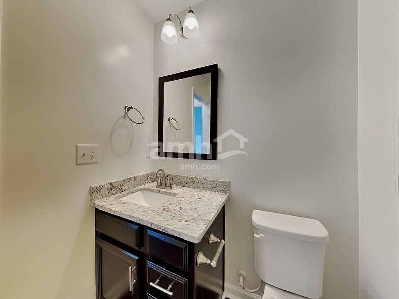 Building Photo - 204 Castlebrook Dr