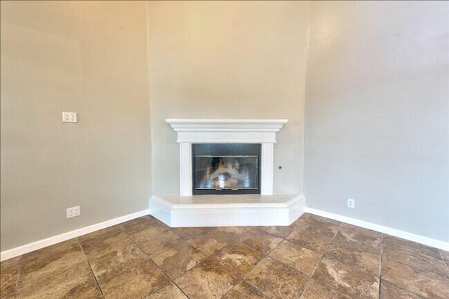 Building Photo - 880 La Terraza Blvd