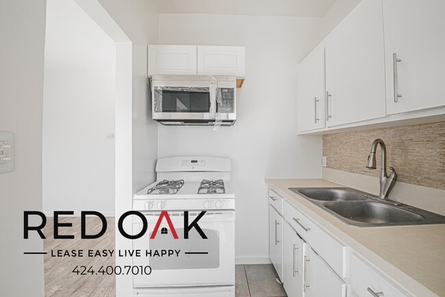 Building Photo - 932 Irolo St