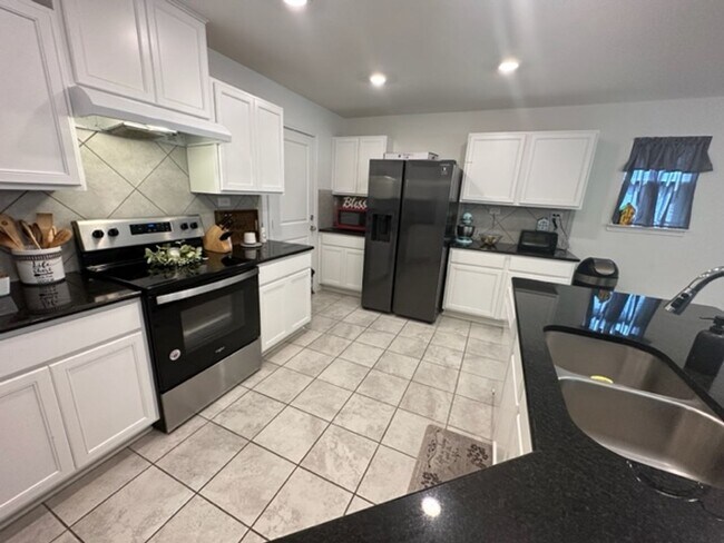 Building Photo - Coming soon... Beautiful 3 bedroom 2 bath ...