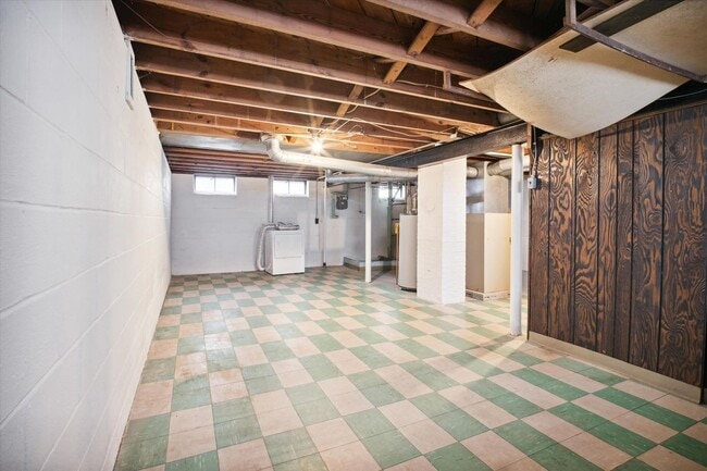 Building Photo - 20700 Goller Ave