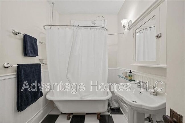 Building Photo - 4523 Wyoming St