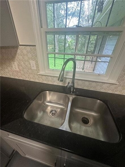 Building Photo - 349 Laquita Dr SE