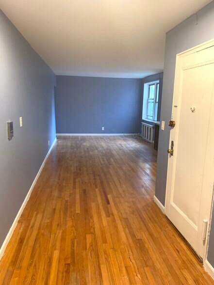 Large Unit - 20 Eastchester Rd